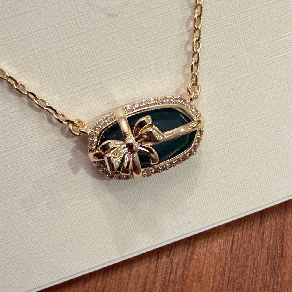 Kendra Scott Gold Green Pendant Necklace with bow - Picture 2 of 4